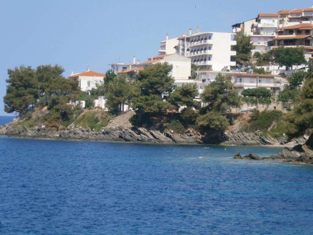 Akrotiri Hotel Neos Marmaras Exterior photo